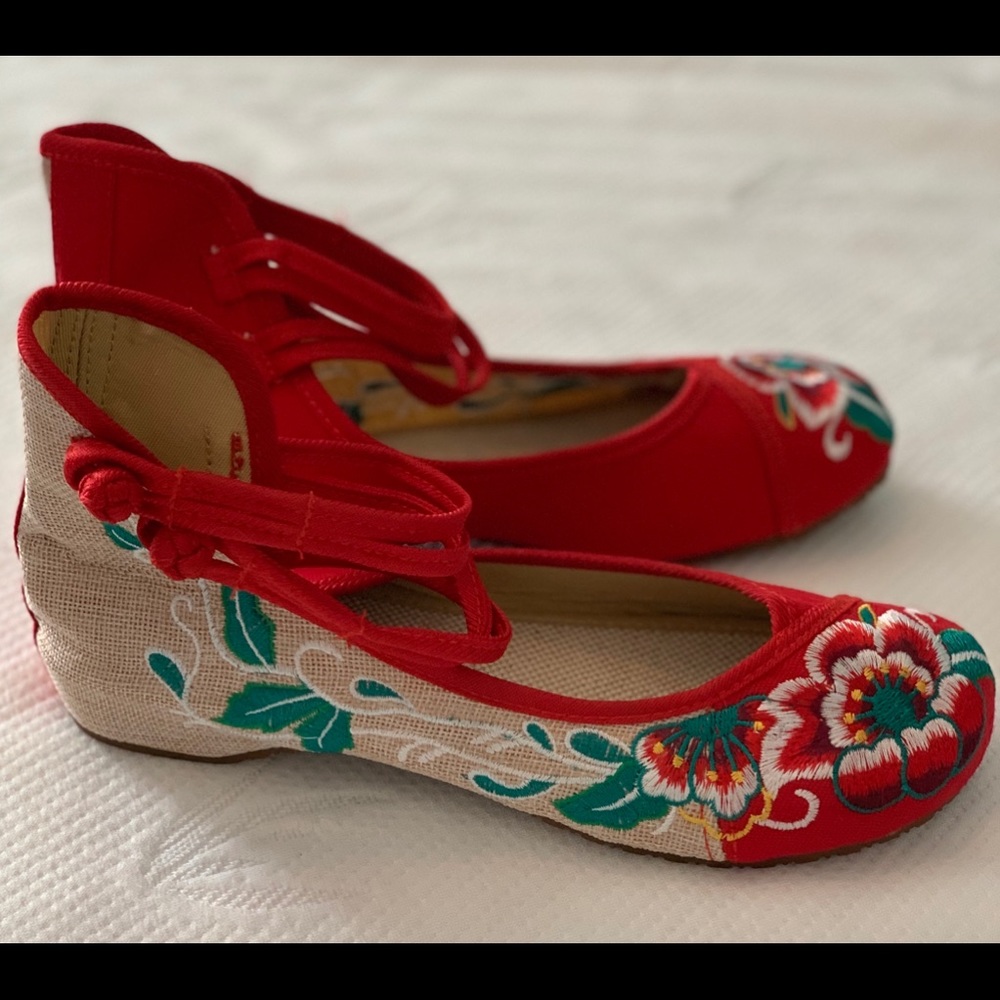 Chinese embroidered Mary Jane shoes